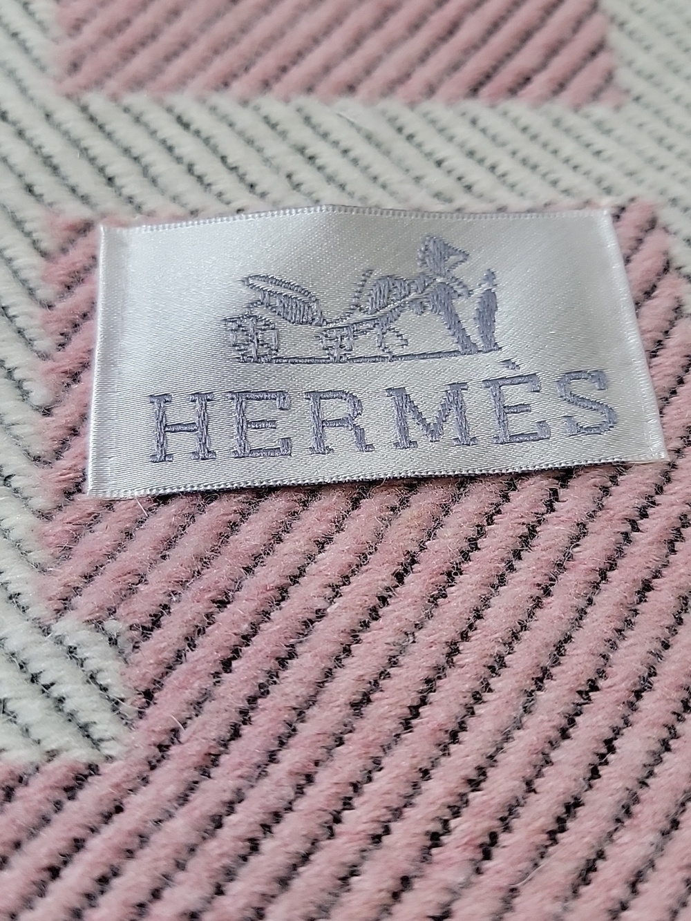 Hermes Pink and White H Logo Throw Blanket - Picture 2 of 4